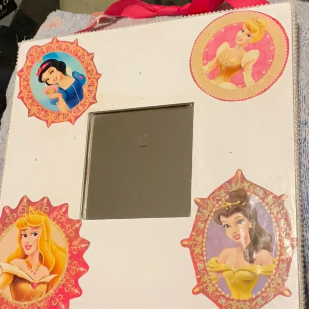 Arts and Crafts Show White Mirror with 4 of the Disney Princesses, NWT